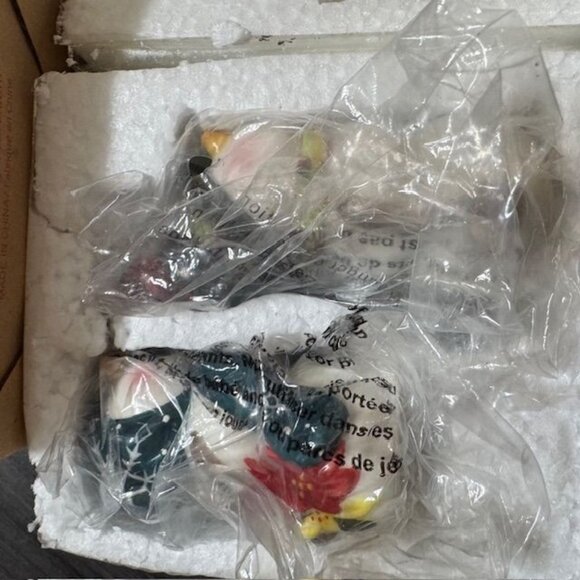 Ceramic Snowman Couple Salt & Pepper Shaker Set With Festive Details - Picture 14 of 16